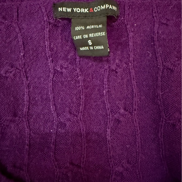 New York and Company Sweater. Size small - Picture 2 of 3